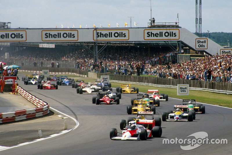 Alain Prost, McLaren MP4/3 devant Nelson Piquet et Nigel Mansell, Williams FW11B