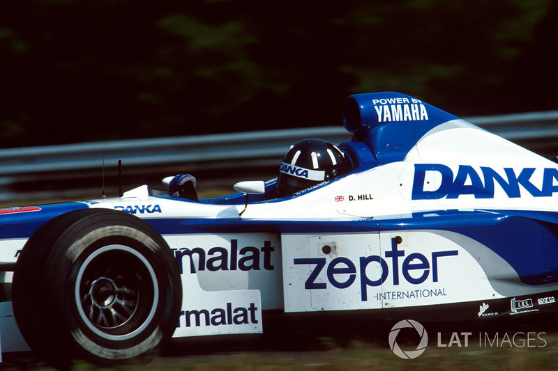 В 1997 году Деймон Хилл едва не выиграл Гран При Венгрии на машине Arrows, однако поломка привода акселератора за два круга до финиша помешала ему сделать это. В итоге он стал вторым, а победил Жак Вильнев