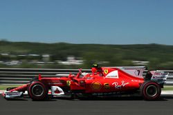 Kimi Raikkonen, Ferrari SF70-H waves