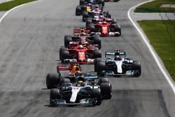 Lewis Hamilton, Mercedes AMG F1 W08, Max Verstappen, Red Bull Racing RB13, Valtteri Bottas, Mercedes AMG F1 W08, Sebastian Vettel, Ferrari SF70H, Daniel Ricciardo, Red Bull Racing RB13 et Kimi Raikkonen, Ferrari SF70H au restart