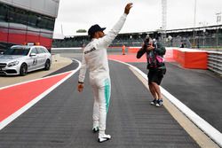 Ganador de la pole Lewis Hamilton, Mercedes AMG F1