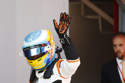 Fernando Alonso, McLaren, salue ses fans