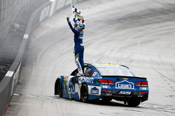 Yarışın galibi Jimmie Johnson, Hendrick Motorsports Chevrolet