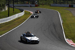 De Safety Car leidt Lewis Hamilton, Mercedes AMG F1 W08, Max Verstappen, Red Bull Racing RB13