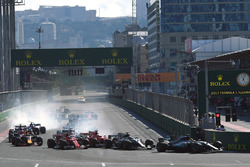 Lewis Hamilton, Mercedes AMG F1 F1 W08 líder en la arrancada