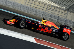 Daniel Ricciardo, Red Bull Racing teste les pneus Pirelli 2017
