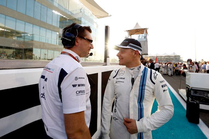 Jonathan Eddolls, Race Engineer, Williams and Valtteri Bottas, Williams, on the grid