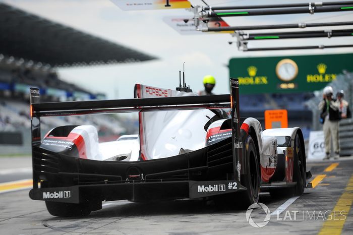 #2 Porsche Team Porsche 919 Hybrid: Timo Bernhard, Earl Bamber, Brendon Hartley