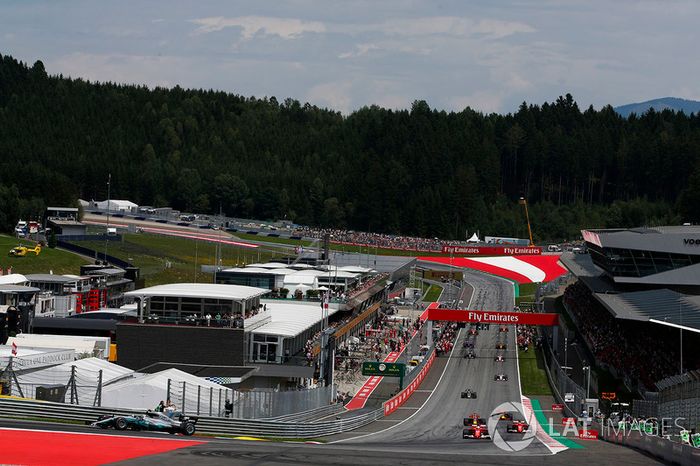 Austria: 145.000	espectadores;  60.000