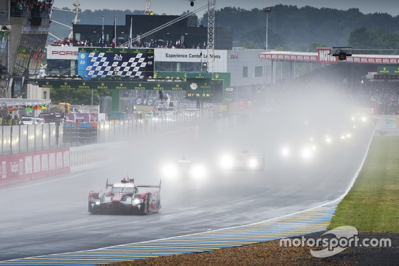 #7 Audi Sport Team Joest Audi R18: Marcel Fassler, Andre Lotterer, Benoit Tréluyer