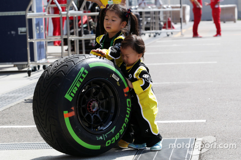 Young Renault Sport F1 Team fans with a Pirelli tyre