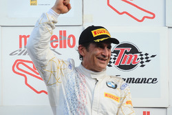 Race winner #50 BMW Team Italia BMW M6 GT3: Alex Zanardi