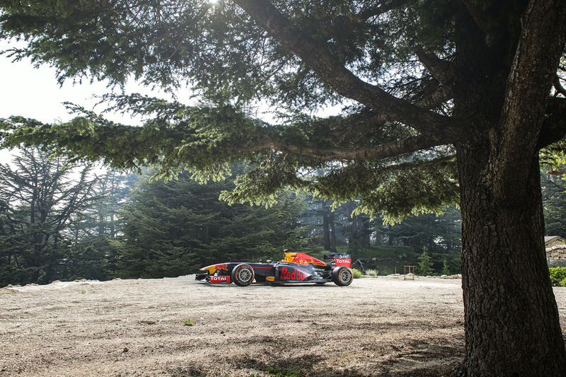 El Red Bull RB7 en Cedars of God Forest, Líbano