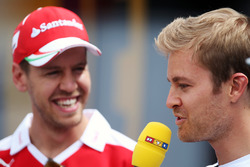 Sebastian Vettel, Ferrari con Nico Rosberg, Mercedes AMG F1