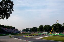 Antonio Fuoco, Trident leads Alexander Albon, ART Grand Prix