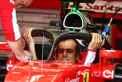 Ferrari SF16-H con la cubierta de la cabina de Halo