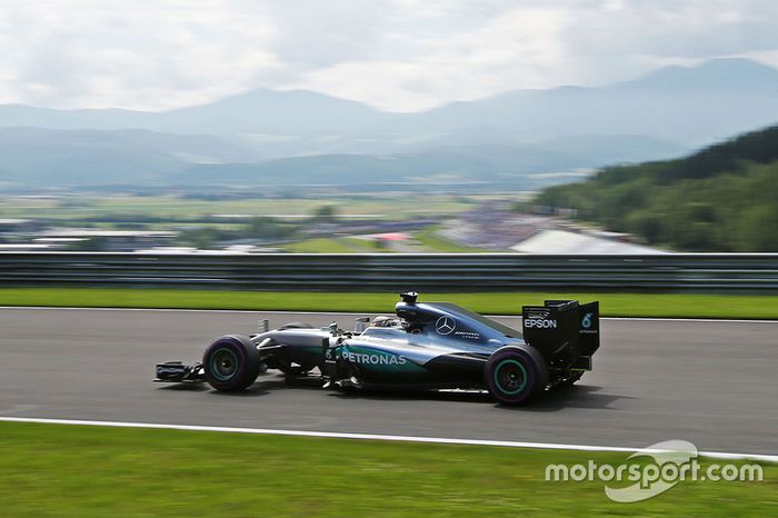 27º: Lewis Hamilton, Mercedes F1 W07 Hybrid, Spielberg 2016. Tiempo: 1:07.922