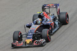 Карлос Сайнс мл., Scuderia Toro Rosso STR11