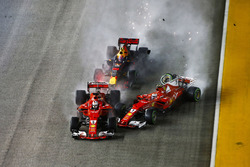 Kimi Raikkonen, Ferrari SF70H collides, Sebastian Vettel, Ferrari SF70H and Max Verstappen, Red Bull Racing RB13