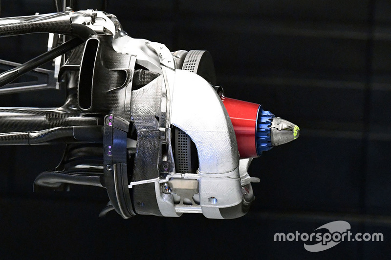 Mercedes W08 disc brake detail
