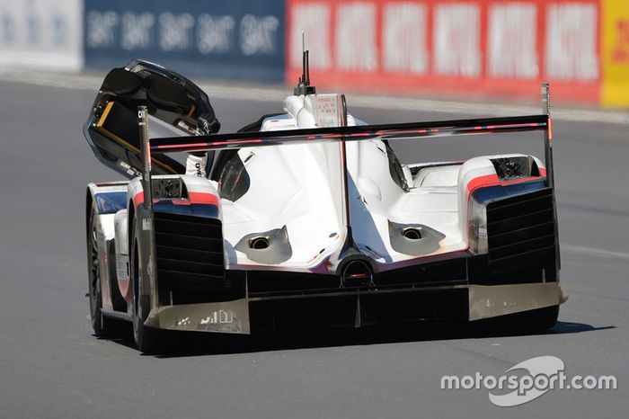 #2 Porsche Team Porsche 919 Hybrid: Timo Bernhard, Earl Bamber, Brendon Hartley después de ganar.