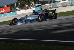 Lewis Hamilton, Mercedes-Benz F1 W08 locks up