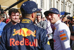 Гонщики Red Bull Racing Даниэль Риккардо и Макс Ферстаппен
