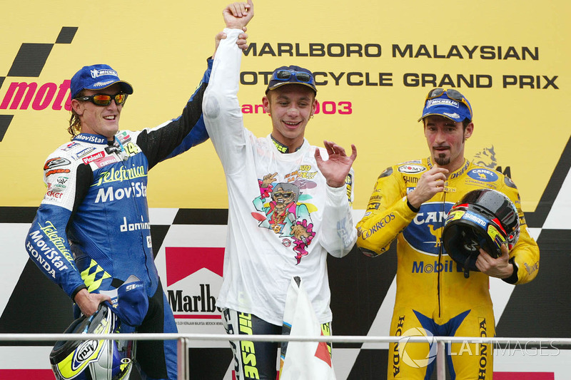 Podium: 1. und Weltmeister Valentino Rossi; 2. Sete Gibernau; 3. Max Biaggi