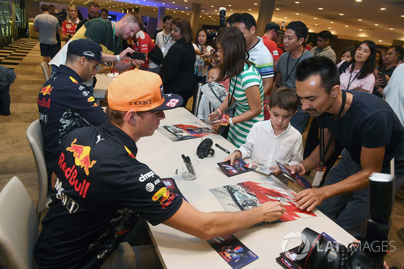 Max Verstappen, Red Bull Racing and Daniel Ricciardo, Red Bull Racing sign autographs for the fans at the autograph session