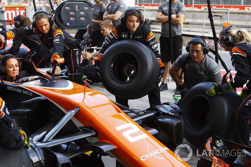 Женский пит-стоп: McLaren