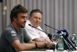 Fernando Alonso et Zak Brown, directeur exécutif McLaren Technology Group