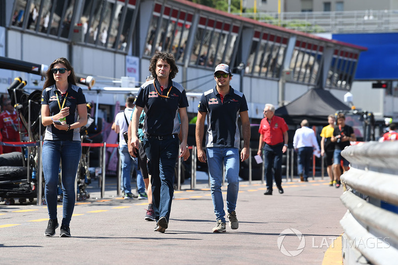 Карлос Сайнс-мол., Scuderia Toro Rosso