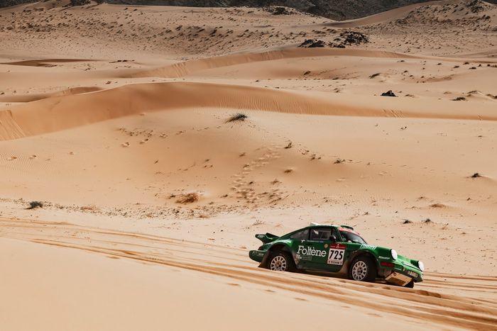 #725 Team Popeye 2B Autosport Porsche: Jean-Noel Gaviot Doguillon, Yves Baud