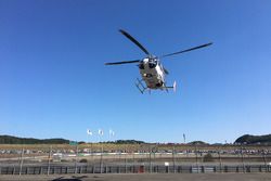 Jorge Lorenzo, Yamaha Factory Racing, es llevado en helicóptero después de su accidente