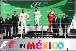 Подіум: переможець - Льюіс Хемілтон, Mercedes AMG F1, друге місце - Ніко Росберг, Mercedes AMG F1, т