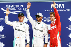 Qualifiche, top 3: secondo Nico Rosberg, Mercedes AMG F1; Pole position Lewis Hamilton, Mercedes AMG