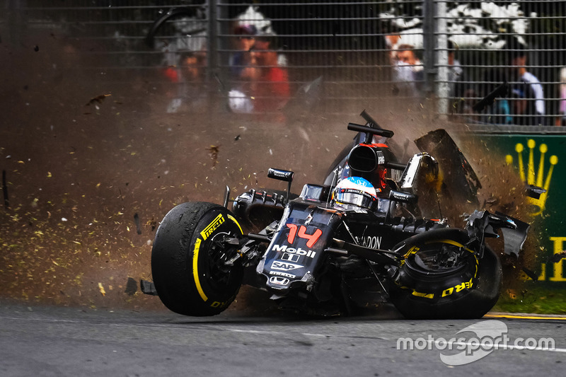 Fernando Alonso, McLaren MP4-31 bei seinem Unfall