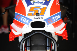 Ducati-vleugels op de motor van Michele Pirro, Ducati Team