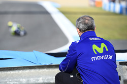 Luca Cadalora watches Valentino Rossi, Yamaha Factory Racing