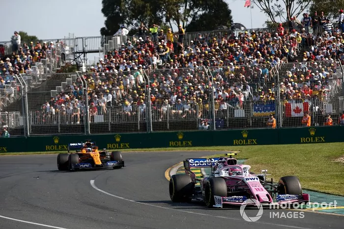 Lance Stroll, Racing Point RP19, y Carlos Sainz Jr., McLaren MCL34