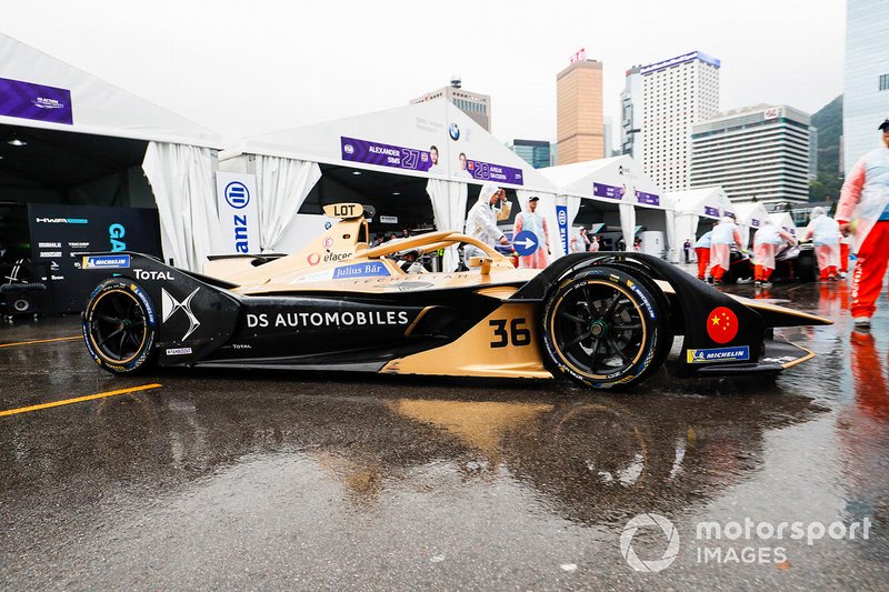Andre Lotterer, DS TECHEETAH, DS E-Tense FE19 exits the pit lane
