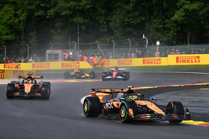 Charles Leclerc, Ferrari, Lando Norris, McLaren, Oscar Piastri