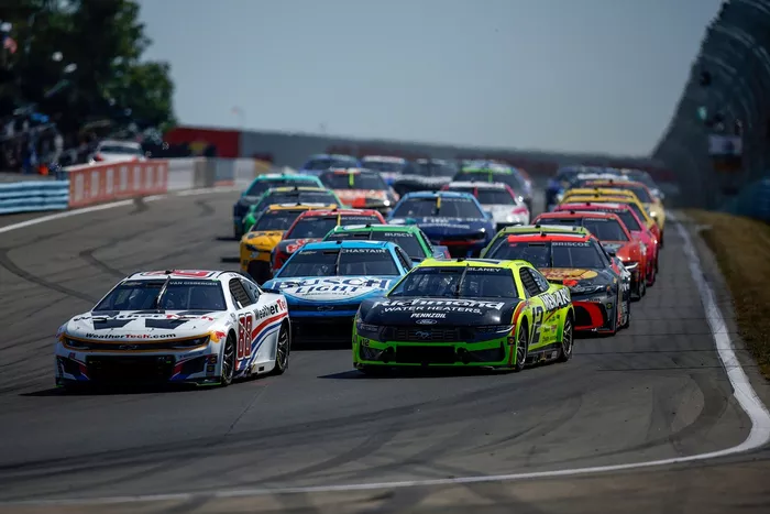 Shane van Gisbergen, Trackhouse Racing Chevrolet, Ryan Blaney, Team Penske Ford