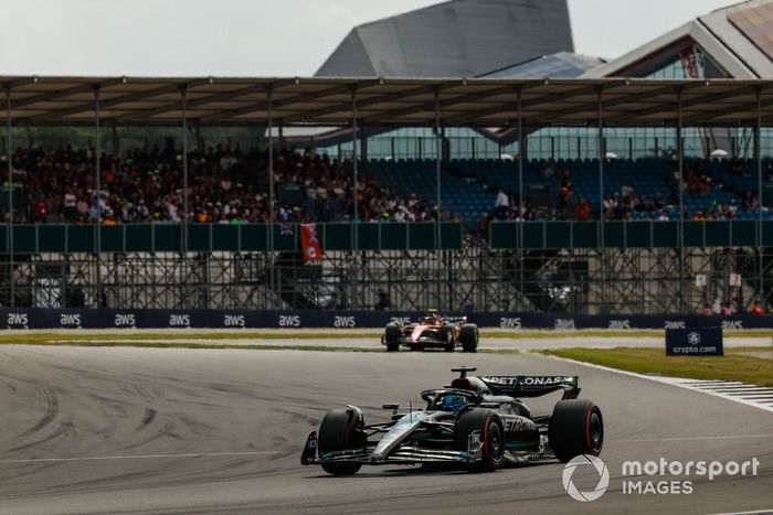 George Russell, Mercedes F1 W14, Carlos Sainz, Ferrari SF-23