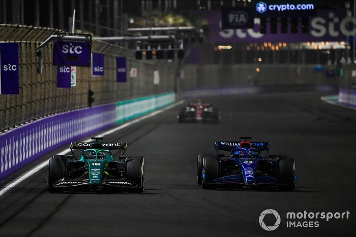 Lance Stroll, Aston Martin AMR22, lucha con Alex Albon, Williams FW44