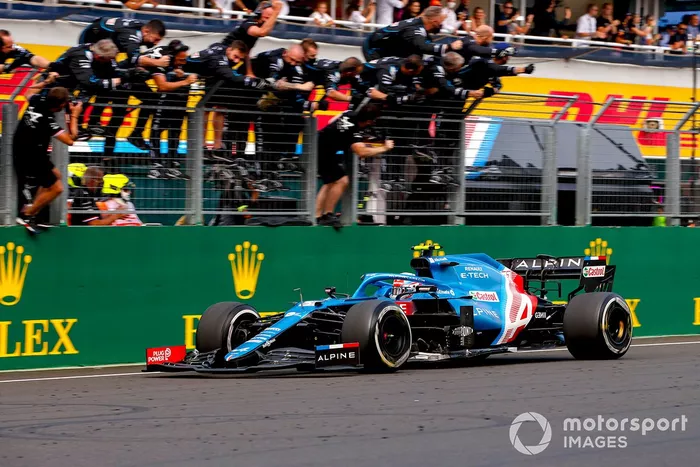 Ganador de la carrera Esteban Ocon, Alpine A521 