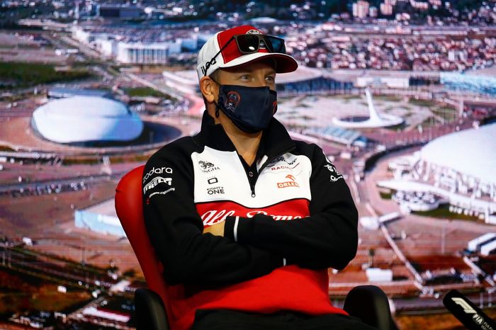 Kimi Raikkonen, Alfa Romeo Racing en la rueda de prensa