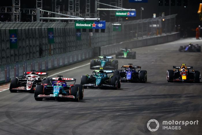 Liam Lawson, VCARB 01, Kevin Magnussen, Haas VF-24, Fernando Alonso, Aston Martin AMR24