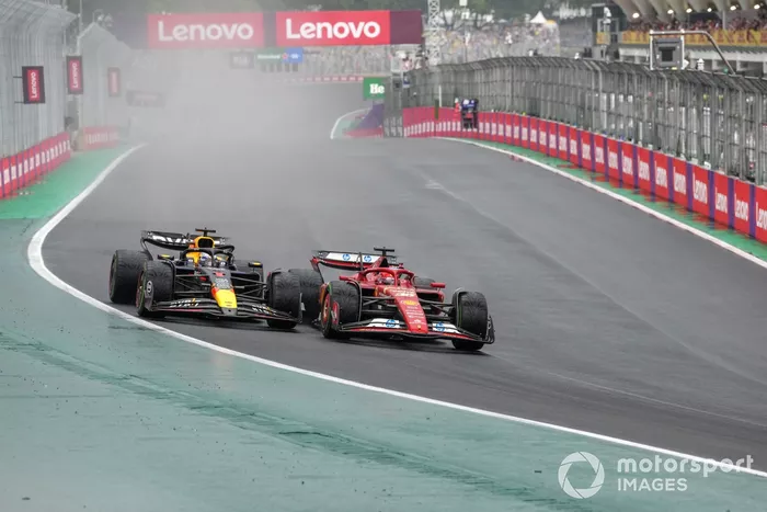 Charles Leclerc, Ferrari SF-24, lucha con Max Verstappen, Red Bull Racing RB20