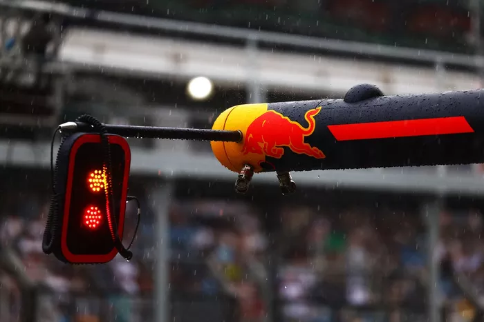 Rain falls ahead of the qualifying
